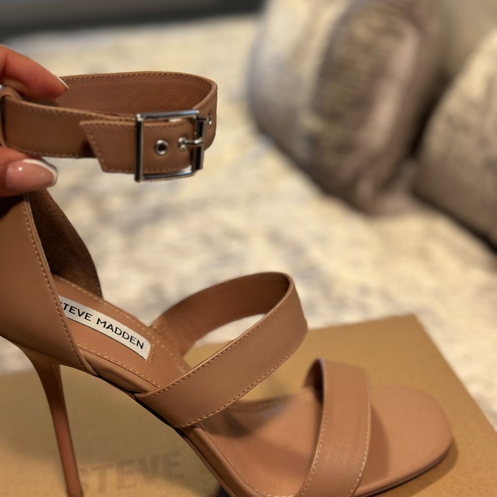 Jelena Sandal by Steve Madden